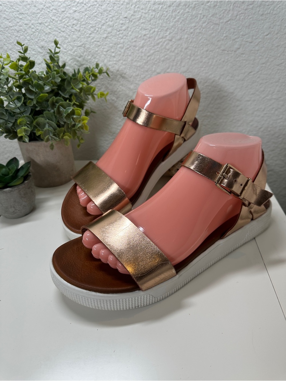 MIA Ellen Rose Gold Metallic Flatform Sandals Size 9